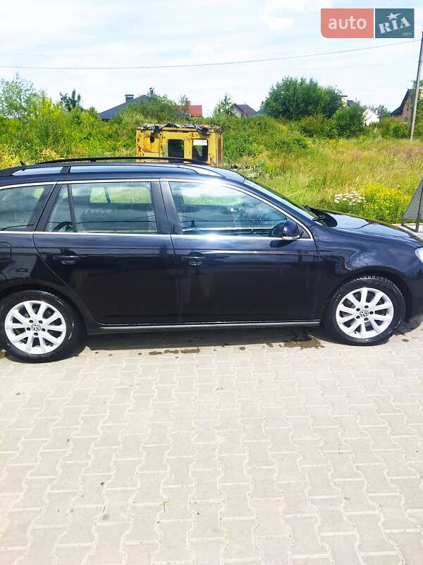 Универсал Volkswagen Golf 2012 в Самборе