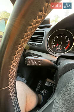 Хэтчбек Volkswagen Golf 2011 в 