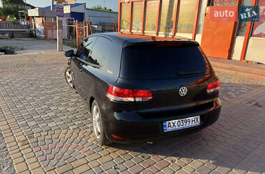 Хэтчбек Volkswagen Golf 2011 в Краснограде