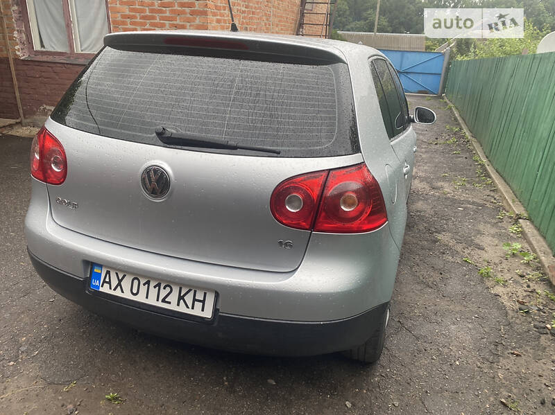 Хэтчбек Volkswagen Golf 2006 в Краснокутске