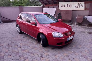 Хэтчбек Volkswagen Golf 2004 в Тячеве