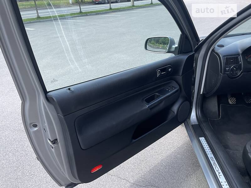 Хэтчбек Volkswagen Golf 2002 в Днепре