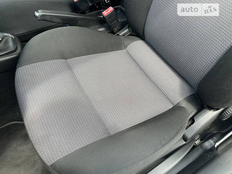 Хэтчбек Volkswagen Golf 2002 в Днепре