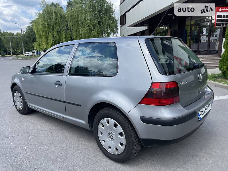 Хэтчбек Volkswagen Golf 2002 в Днепре