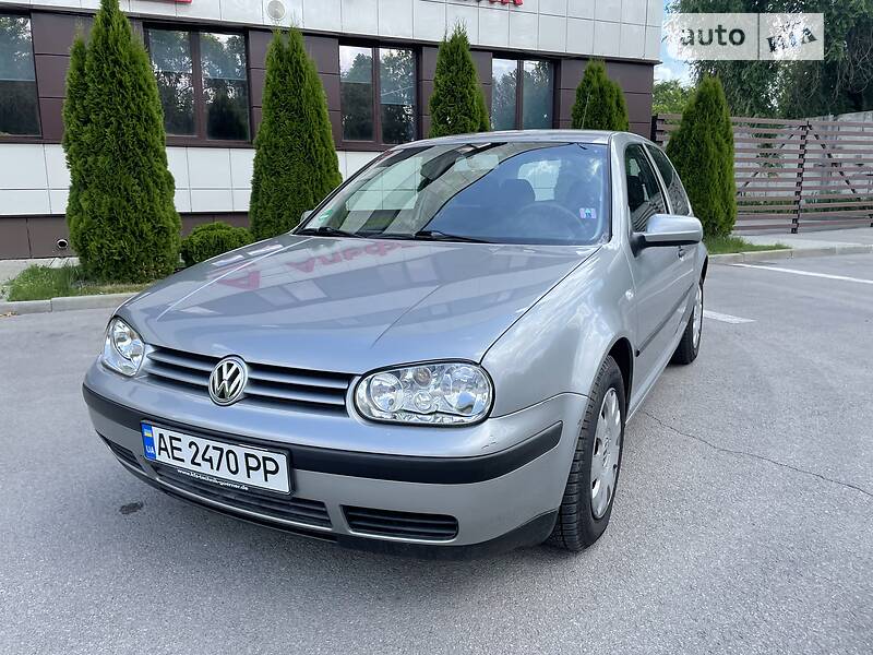 Хэтчбек Volkswagen Golf 2002 в Днепре