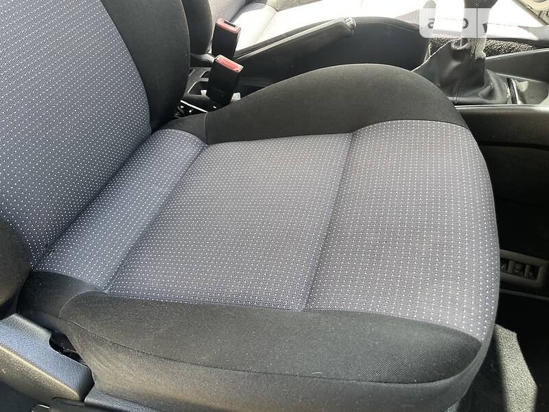 Хэтчбек Volkswagen Golf 2002 в Днепре