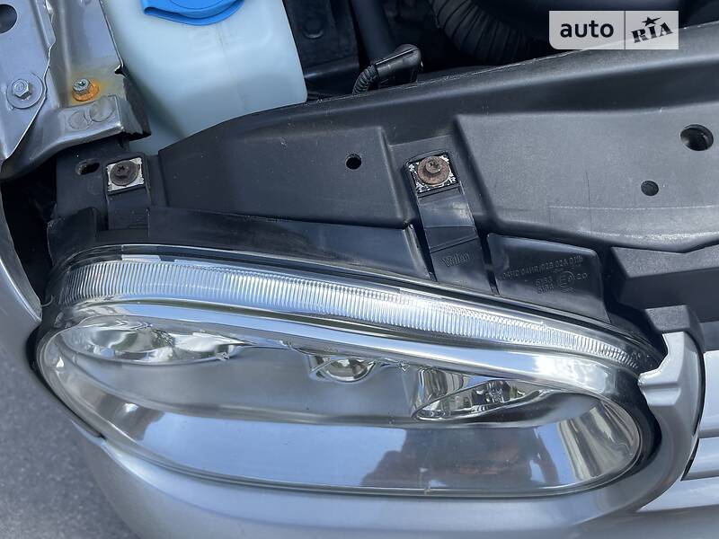 Хэтчбек Volkswagen Golf 2002 в Днепре