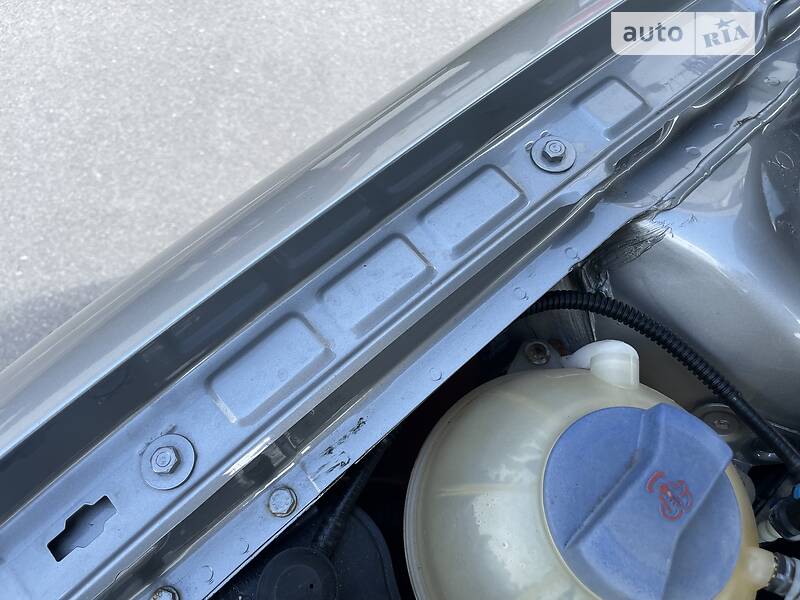 Хэтчбек Volkswagen Golf 2002 в Днепре