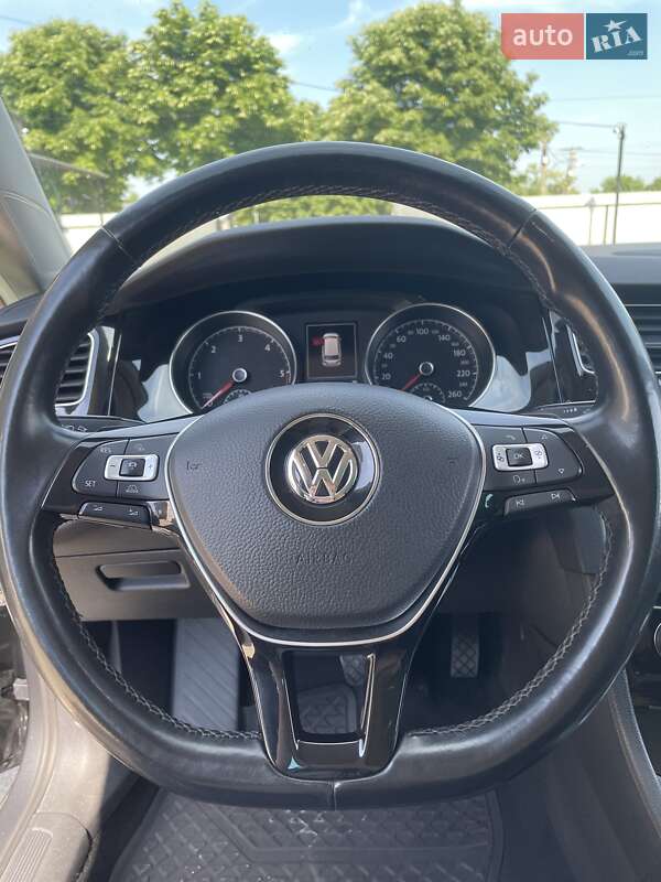 Універсал Volkswagen Golf 2017 в Новомиргороді