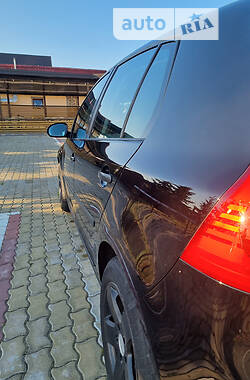 Хэтчбек Volkswagen Golf 2004 в 