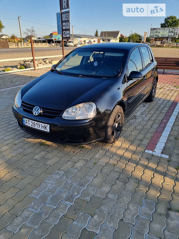 Хэтчбек Volkswagen Golf 2004 в 