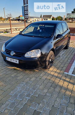 Хэтчбек Volkswagen Golf 2004 в 