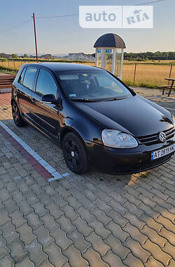 Хэтчбек Volkswagen Golf 2004 в 