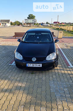 Хэтчбек Volkswagen Golf 2004 в 