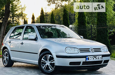 Хэтчбек Volkswagen Golf 2000 в 