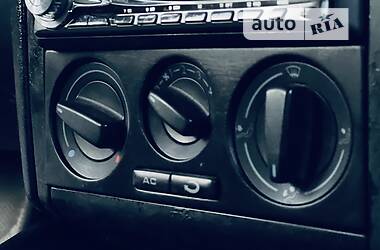 Хэтчбек Volkswagen Golf 2000 в 