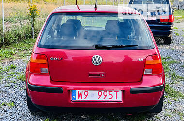 Хэтчбек Volkswagen Golf 2002 в Городке