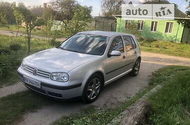 Хэтчбек Volkswagen Golf 2000 в 