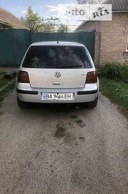 Хэтчбек Volkswagen Golf 2000 в 
