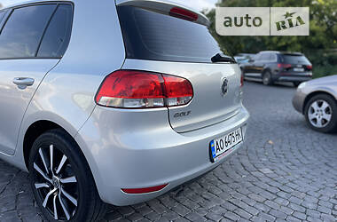 Хэтчбек Volkswagen Golf 2009 в 