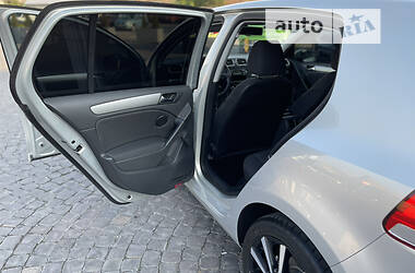 Хэтчбек Volkswagen Golf 2009 в 