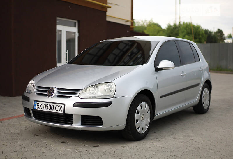 Хэтчбек Volkswagen Golf 2004 в Дубно