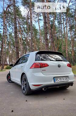 Хетчбек Volkswagen Golf 2015 в Сумах