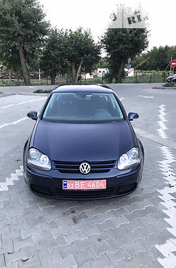 Хэтчбек Volkswagen Golf 2004 в Черновцах