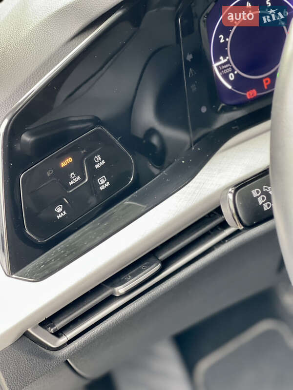 Універсал Volkswagen Golf 2021 в Львові
