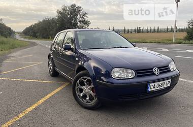 Хэтчбек Volkswagen Golf 2002 в Киеве