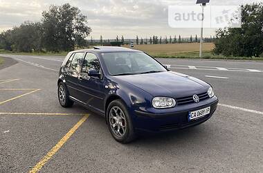 Хэтчбек Volkswagen Golf 2002 в Киеве