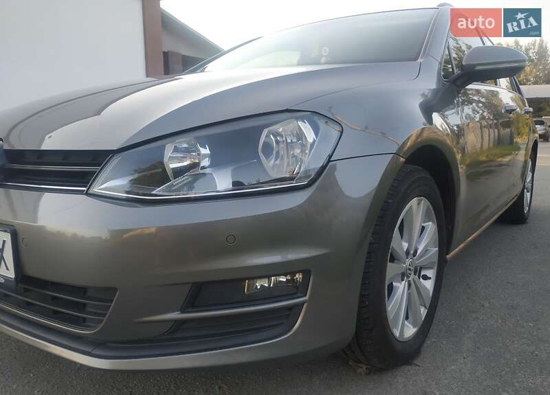 Универсал Volkswagen Golf 2017 в Ровно