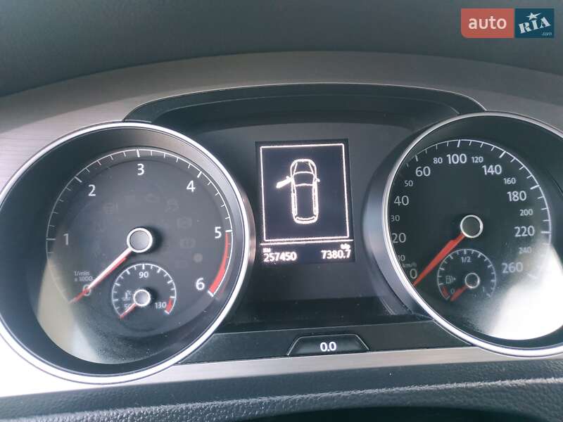 Универсал Volkswagen Golf 2017 в Ровно