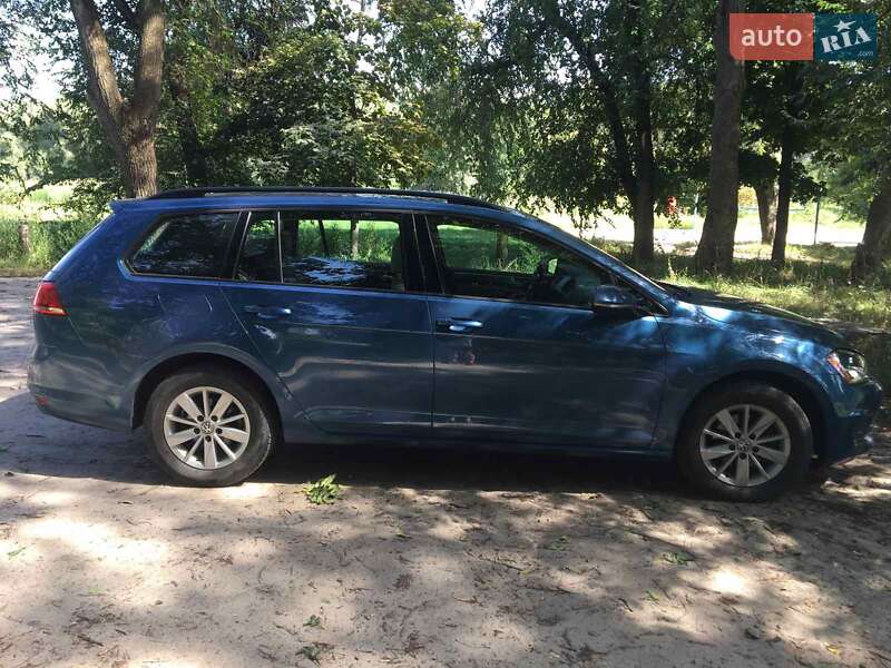 Універсал Volkswagen Golf 2016 в Зміїві
