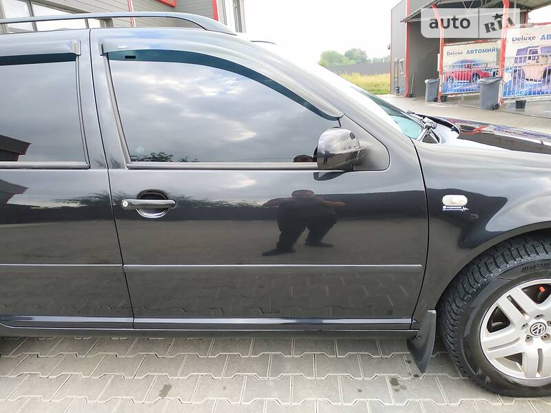 Универсал Volkswagen Golf 2004 в Черновцах