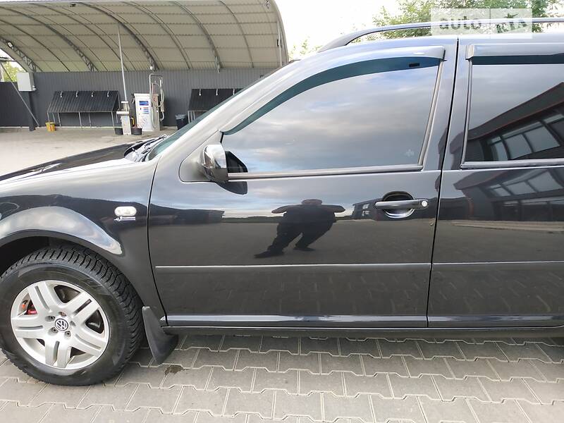 Универсал Volkswagen Golf 2004 в Черновцах