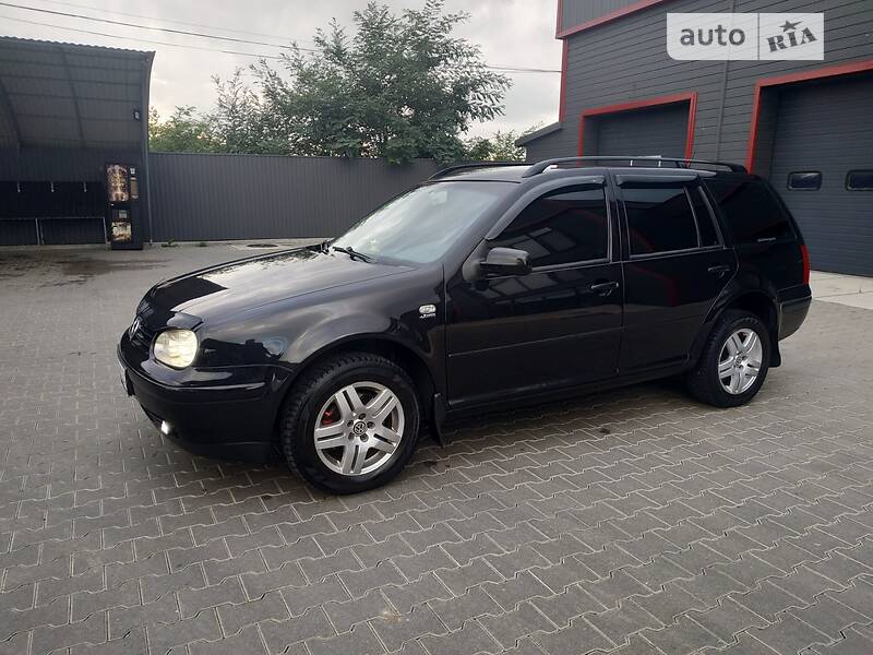 Универсал Volkswagen Golf 2004 в Черновцах