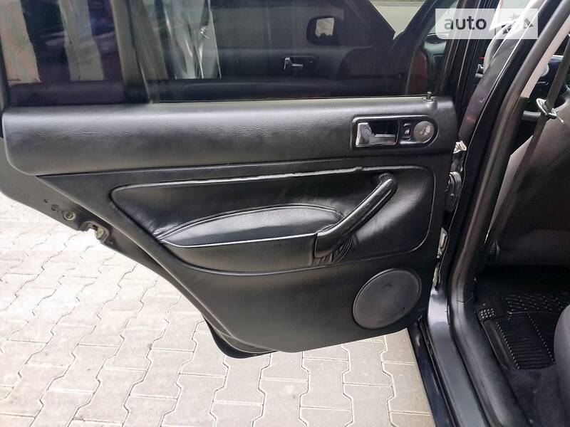 Универсал Volkswagen Golf 2004 в Черновцах