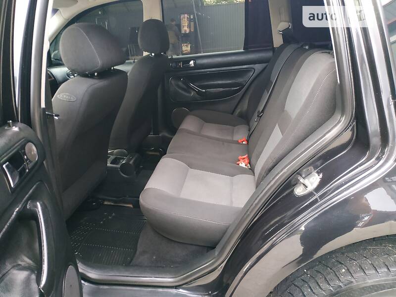 Универсал Volkswagen Golf 2004 в Черновцах