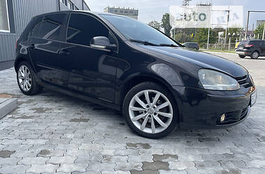 Хэтчбек Volkswagen Golf 2004 в 
