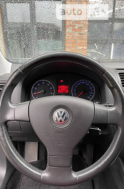 Хэтчбек Volkswagen Golf 2004 в 