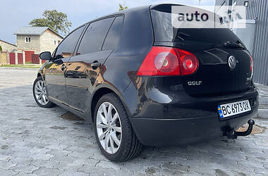 Хэтчбек Volkswagen Golf 2004 в 