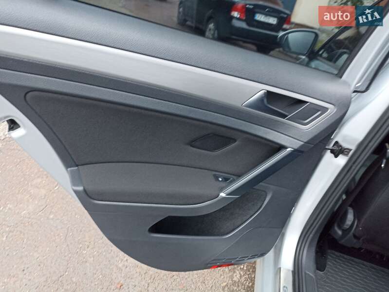 Универсал Volkswagen Golf 2016 в Знаменке