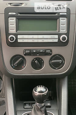 Хэтчбек Volkswagen Golf 2008 в 