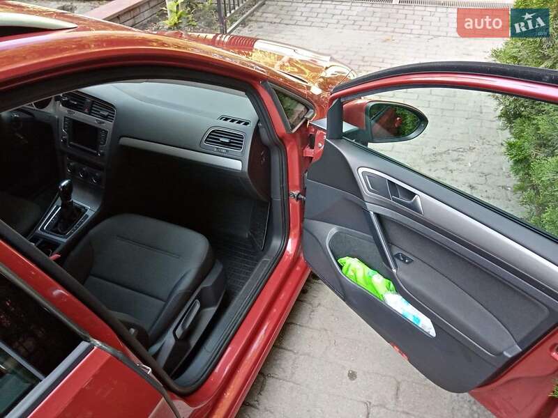 Універсал Volkswagen Golf 2016 в Києві