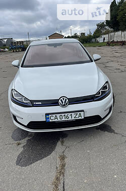 Хетчбек Volkswagen Golf 2016 в Умані