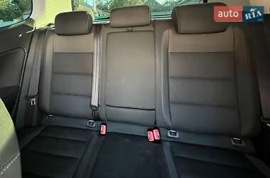Хэтчбек Volkswagen Golf 2011 в 