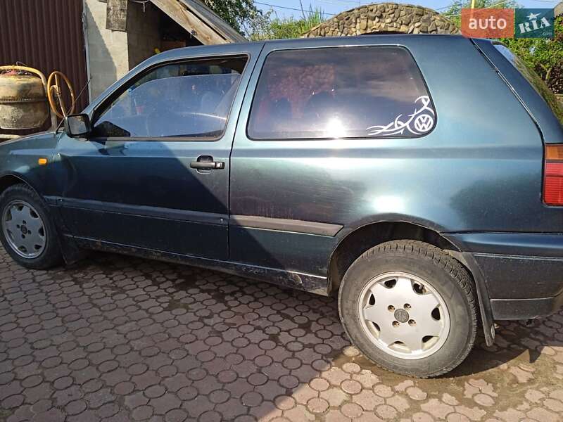 Хэтчбек Volkswagen Golf 1997 в Киверцах