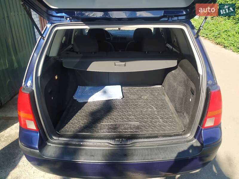 Универсал Volkswagen Golf 2001 в Киеве