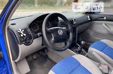 Хэтчбек Volkswagen Golf 2000 в Ровно